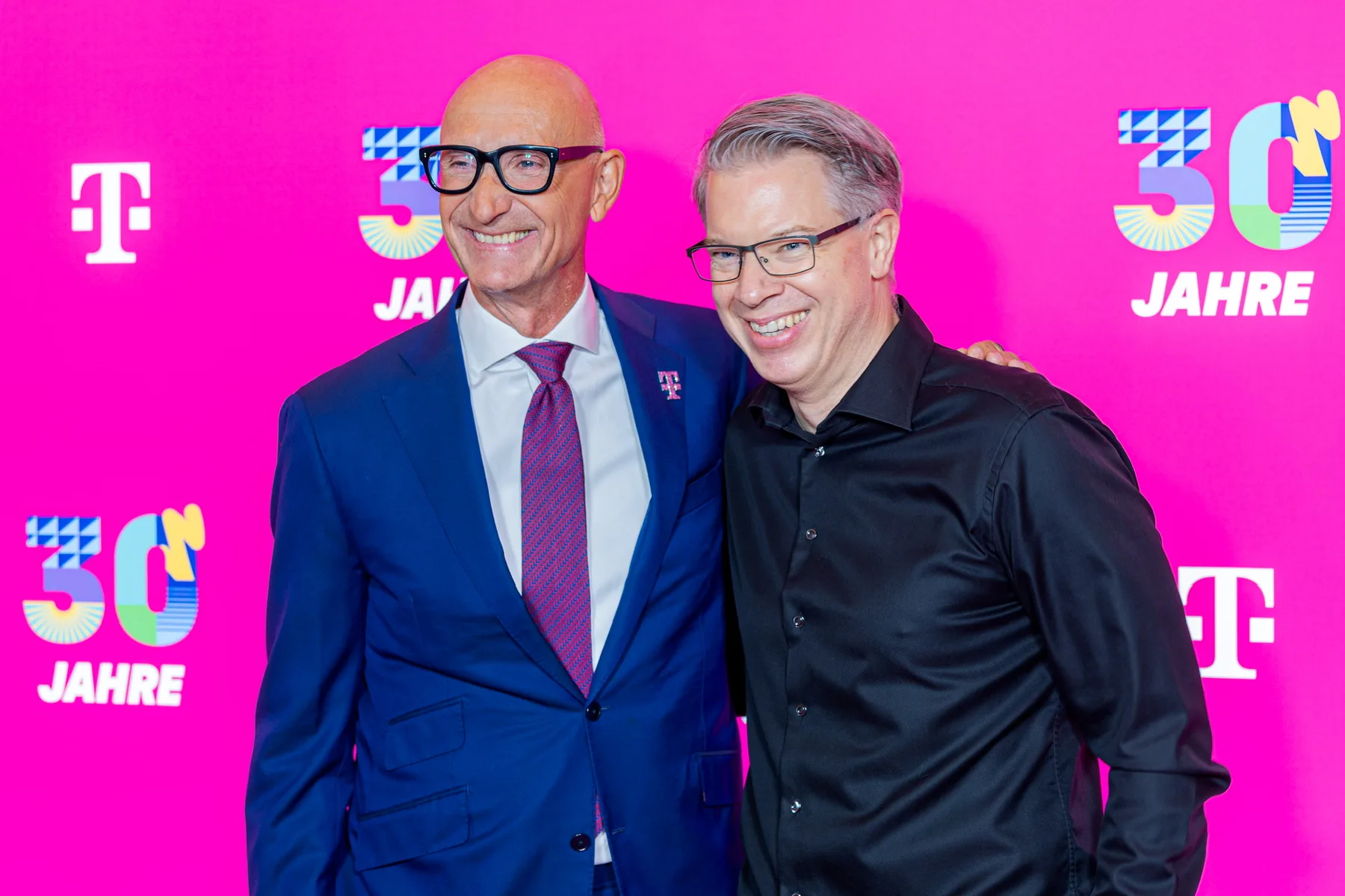 Tim Höttges und Frank Thelen beim Festakt zum 30-jährigen Bestehen der Deutschen Telekom in Bonn