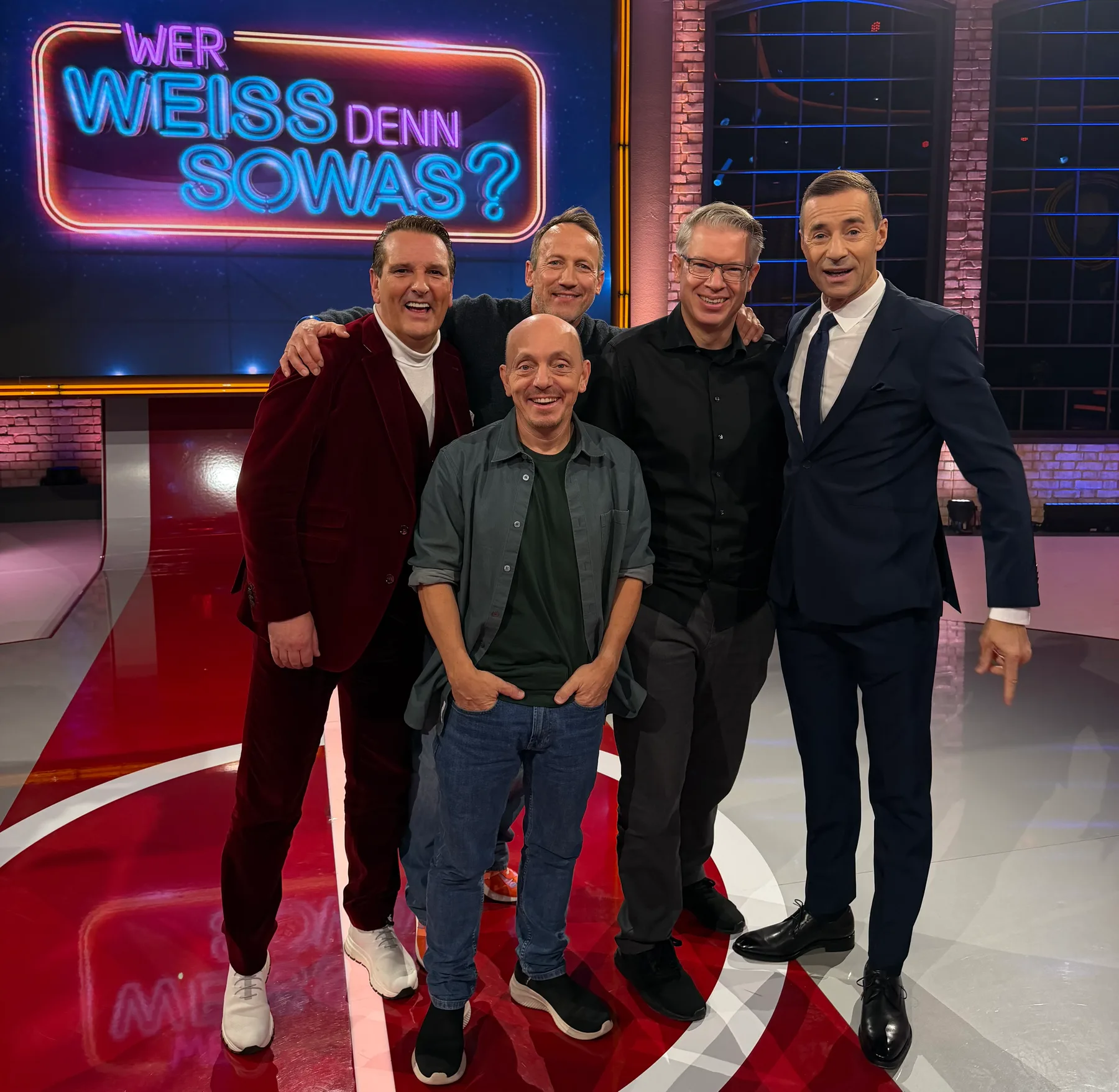 Frank Thelen mit Kai Pflaume, Ralf Dümmel und Bernhard Hoëcker bei „Wer weiß denn sowas?“