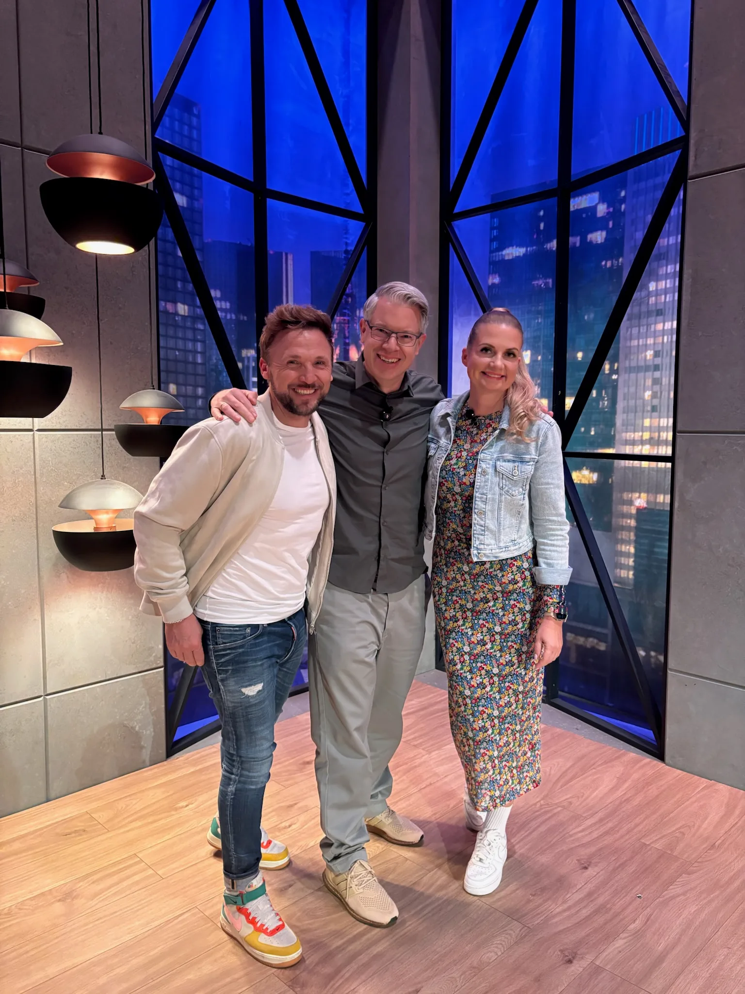 Stefan Lemke, Frank Thelen und Anne Lemke im Studio von „Die Höhle der Löwen“